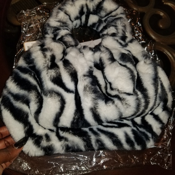 Fuzzy handbag - Picture 5 of 8